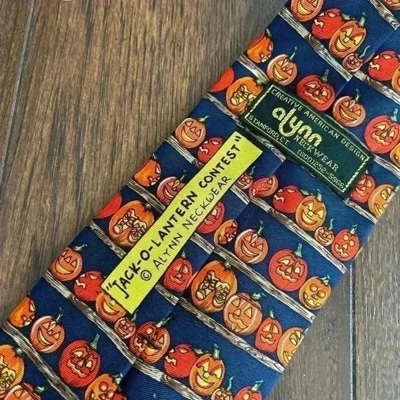 Alynn Neckwear Jack-O-Lantern Contest Tie - Picture 3 of 5